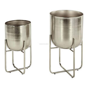 Lot de 2 jardinières modernes élégantes en fer galvanisé avec support Cadeau décoratif parfait pour la maison et le jardin en toute occasion - Product Image 5