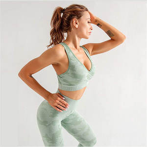 Ensemble de yoga personnalisable à rayures pour femme, vêtements de sport sans couture, comprenant un legging de fitness et un soutien-gorge de sport à taille élastique - Product Image 6