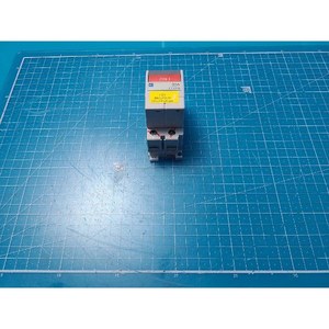 Série Fuji CP30F - Protecteur de circuit bipolaire MCP CP30FM-2P010, utilisé comme pièce détachée pour équipement semi-conducteur d'époque - Product Image 6