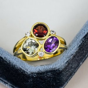 Anillo de compromiso clásico de tres piedras con engaste de bisel, chapado en oro rosa, plata de ley 925 maciza, granate, amatista, verde - Product Image 1