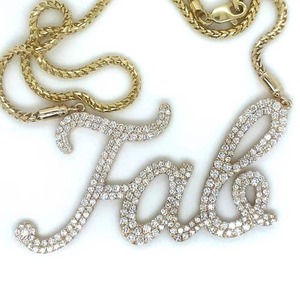 Colgante con Logotipo de Letra Personalizada con Moissanita de Corte Brillante Redondo, Diseño de Letra Chapada en Oro, Joyería de Lujo para Uso Diario - Product Image 4