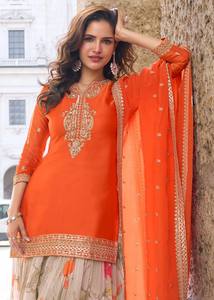 Conjunto de Salwar Kameez para Mujer con Bordado Floral Naranja, Choli, Palazzo y Dupatta - Traje Tradicional para Fiestas, Graduaciones y Diwali, en Seda Chinon - Product Image 3