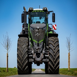 Tracteur Fendt 1050, 150 CV, 4 roues motrices, moteur diesel, transmission, affichage numérique, vert, opération agricole efficace, haute performance - Product Image 1