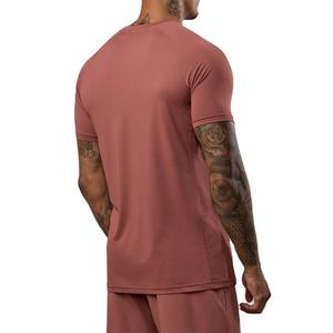 Vêtements de sport pour hommes, t-shirt de sport respirant et écologique en coton 100% pour la course à pied et la musculation, coupe ajustée, 180 g/m², vente en gros - Product Image 4