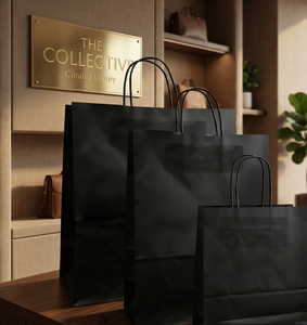 Papel natural de tendencia impreso negro liso con asas de papel Kraft retorcido natural para bolsas de compras de alimentos - Product Image 1
