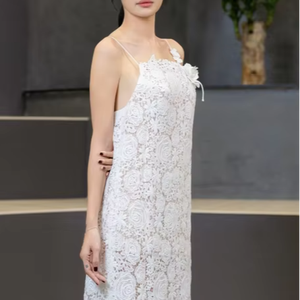 ชุดเดรสลูกไม้ลายดอกสีขาวงาช้างสไตล์สบายๆ สำหรับวันหยุดพักผ่อนริมชายหาดในฤดูร้อน - Product Image 1