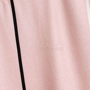 Camisetas deportivas para hombre con tela elástica, tacto suave y corte moderno, ideales para deporte y moda urbana. - Product Image 5