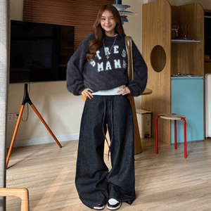 กางเกงยีนส์ผู้ชายทรงตรงผ้าฝ้ายออร์แกนิคขายส่ง ระบายอากาศได้ดี สไตล์สตรีทแวร์ ฮิปฮอป ลุคซัมเมอร์  แบบฟอกสี  แต่งกระดุม  รับสกรีนโลโก้ - Product Image 5