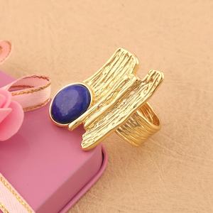 Bague en pierre précieuse Lapis Lazuli naturel, argent sterling 925 plaqué or 14 carats, bague texturée, bijou fait main pour femmes - Product Image 2