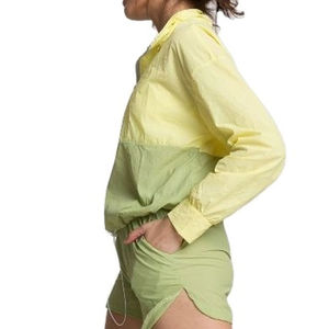 Ensemble 2 pièces de haute qualité pour femme : coupe-vent oversize, haut court zippé et short avec veste - Product Image 4