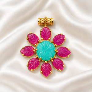 Pendentif de mode unique en laiton plaqué or 18 carats avec pierre précieuse de jade, vente en gros, bijoux fantaisie élégants et minimalistes en forme de fleur pour femmes - Product Image 4