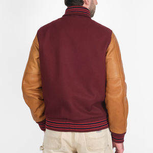 Veste universitaire en laine noire et blanche avec manches en cuir, veste bomber classique de style universitaire pour hommes et femmes - Product Image 4