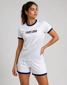 Ensemble de maillots de football unisexe blanc et marine, impression sublimée, évacuation de l'humidité, respirant, coupe athlétique, manches courtes, col en V, logo personnalisé - Product Image 4