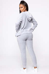 Conjunto Deportivo Personalizado con Pedrería, Pantalones Anchos y Sudadera con Capucha, Estilo Urbano - Product Image 5