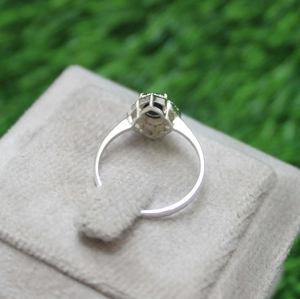 Anillo de compromiso de plata 925 con baño de rodio, circonita cúbica de corte princesa cuadrado de 6 mm con engaste de garras, para diseño clásico, joyería fina. - Product Image 5