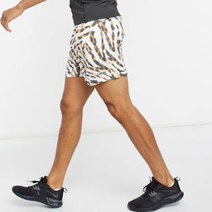 Diseño de ropa informal transpirable para exteriores, cómodo y personalizado para hombres, pantalones cortos de poliéster con logotipo personalizado. - Product Image 4