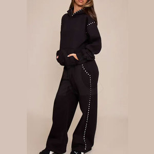 Sudadera unisex con tachuelas, tejido suave, con elegantes detalles metálicos, ropa informal de moda para uso diario. - Product Image 2