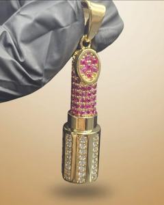 Colgante de Labial Iced Out, Colgante de Hip Hop Inspirado en el Maquillaje, Rubí Rosa, Joyería Hip Hop Personalizada, Colgante de Plata Bicolor 925 - Product Image 3