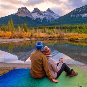 Coperta da Campeggio Trapuntata Resistente all'Acqua e alle Macchie per Avventure all'Aperto - Product Image 1