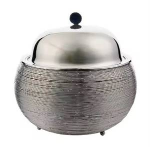 Plat à réchaud rond en acier inoxydable argenté, avec couvercle en dôme martelé et bouton en bois, pour service de buffet et équipement de restauration, vente en gros - Product Image 2
