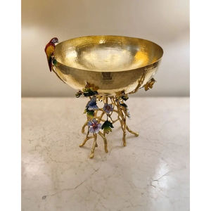 Platos para servir comida de metal de primera calidad, con textura martillada y chapado en oro, diseño de loro macaw y flores, de la India. - Product Image 1