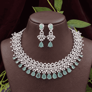 Conjunto de Collar y Pendientes de Latón Plateado para Novia, Boda o Fiesta, con Aretes a Juego - Product Image 3