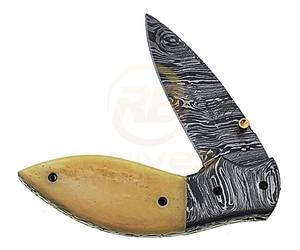 Cuchillo plegable de acero de Damasco hecho a mano con mango de hueso para uso diario, camping, caza y actividades al aire libre. - Product Image 2