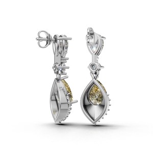 Pendientes Colgantes de Lujo con Diamante Amarillo en Forma de Pera de Oro de 18K y Halo de Racimo de Diamantes Blancos - Product Image 3