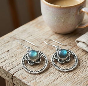 Boucles d'oreilles pendantes en labradorite naturelle, boucles d'oreilles créoles florales en argent sterling 925, bijoux bohèmes faits à la main, cadeau de Noël - Product Image 5