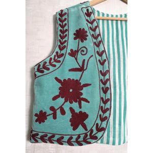 Chaleco Suzani de Terciopelo Hecho a Mano para Mujer, Bordado Floral, Estilo Boho, Diseño Vintage - Product Image 2