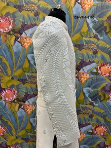Traje de novio Off White de tela de seda Vergo, estilo Cyber Mandala Sherwani, con cinturón integrado y cuentas con diseño Pointillism. - Product Image 3