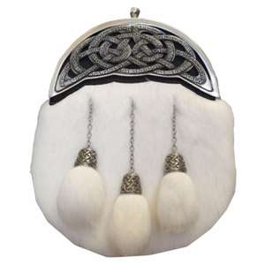 Sporran escocés hecho de piel de conejo blanco con un cantle de peltre y un nudo celta. - Product Image 1