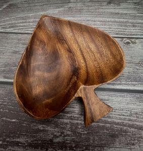 Cuenco de Madera en Forma de Corazón para Servir, Cuenco de Madera Natural para Aperitivos y Frutas, Cuenco de Madera Hecho a Mano de Primera Calidad en Forma de Corazón - Product Image 1