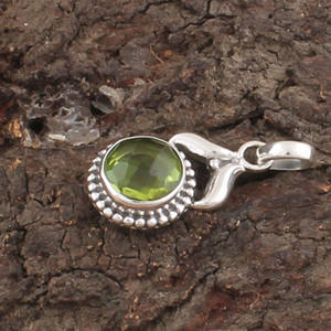 จี้เพอริดอตธรรมชาติวินเทจขายส่ง เงินแท้ 925 ชุบแพลตตินัม พลอยสีเขียว ราคาส่งจากโรงงานเครื่องประดับ - Product Image 4