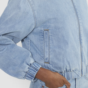 Veste en jean zippée pour femme, qualité supérieure, prix abordable, avec logo personnalisé, manches et ourlet côtelés, coupe courte, en jean délavé - Product Image 4