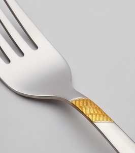 Hermoso juego de cubiertos con acabado plateado y dorado con extremos texturizados para comidas festivas finas y Decoración elegante - Product Image 2