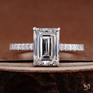 Anillo de Compromiso de Lujo con Diamante Cultivado en Laboratorio de Corte Esmeralda de 3CT, Banda Pavé Tipo Catedral, Certificado IGI, Oro Blanco de 10K, Aniversario, Boda - Product Image 1