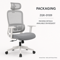 Chaise de bureau en maille grise avec cadre blanc, appui-tête, accoudoirs en forme de T et base à roulettes blanche pour postes de travail modernes