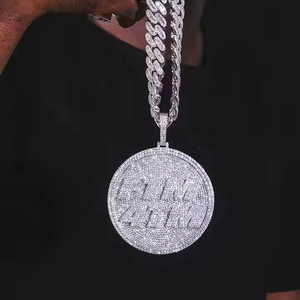 Colgante Personalizado Vintel con Incrustaciones de Moissanita, Plata de Ley 925, Corte Redondo, Estilo Hip Hop, Letra Inicial, Joyería Unisex para Fiestas - Product Image 2