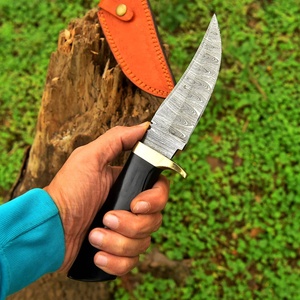 Couteau de chasse à lame fixe en acier Damas forgé à la main de qualité industrielle UA Supplies, pointe tombante, manche en cuir noir, tranchant comme un rasoir - Product Image 2