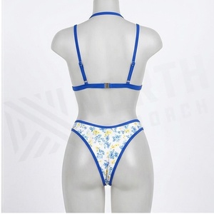 Ensemble de bikini à imprimé floral pour femmes, haut à col licou, bas string, maillot de bain extensible à bordure bleue - Product Image 2