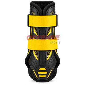 Bottes de brossage pour chevaux conçues avec des matériaux légers, une doublure douce et des fermetures réglables pour l'exercice quotidien et l'utilisation en écurie. - Product Image 2