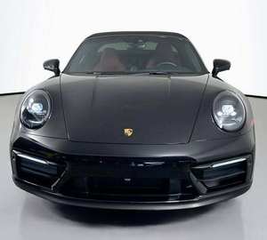 Porsche 911 Targa 4 GTS Cabriolet AWD 2024 Noir Brillant Usagé Jantes Alliage R18 Sièges en Cuir Système de Navigation Démarrage à Distance Conduite à Gauche - Product Image 3