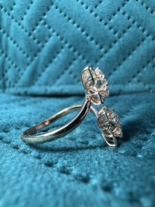 Bague ouverte en or rose 18 carats avec fleur, diamant de laboratoire rond de 0,364 carats, 2,36 g, bijou statement, inspiré de la nature, bague délicate et tendance - Product Image 2