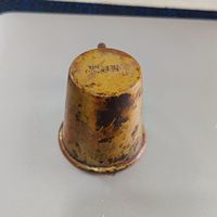 Gelas shot berbahan tembaga dengan tutup, berlapis finishing antik yang terlihat kuno dan klasik, digunakan di bar dan restoran.