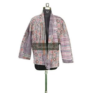 Veste Kantha en coton cousue à la main manteau Gudri d'hiver unisexe avec patchwork manteau court pour femmes - Product Image 1