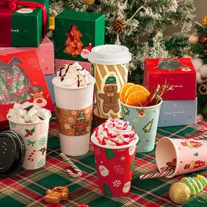 Set di 50 Bicchieri Usa e Getta da 24 oz per Natale, Tazze da Caffè Antigoccia con Coperchi e Manicotti Resistenti per le Festività - Product Image 4