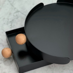 Plateaux à chocolat minimalistes en métal noir avec poignées rondes en bois lisses, un ensemble de service géométrique chic pour la décoration de la maison - Product Image 3
