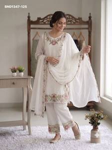 Traje de diseñador en georgette sintético con diseño floral bordado con hilo, corte palazzo, con borde y conjunto de dupatta, a precio mayorista. - Product Image 4