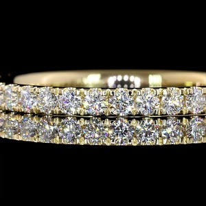 Anillo de Eternidad Apilable Delgado de Oro de 14K con Diamantes de Laboratorio Redondos Certificados por IGI de 0.38 CT, con Engaste Compartido, para Mujer, Joyería Fina de Lujo - Product Image 3